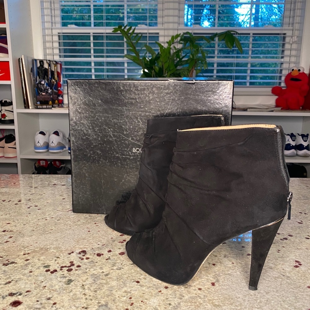 Boutique 9 Women’s Size 9.5 Faux Suede  Bootie